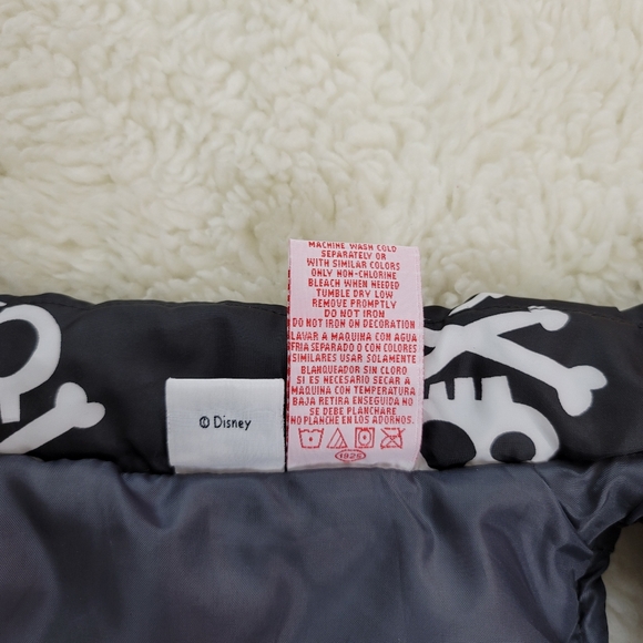 Disney Skull And Crossbone Puffer Vest Jacket - Picture 9 of 10